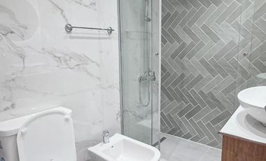 Departamento 2 ambientes, al frente con balcón / Zona centro.