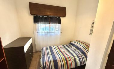 Ph 4 ambientes con entrada independiente al frente y patio en Remedios de Escalada