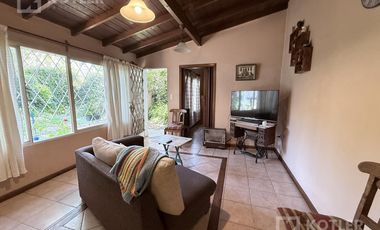 Chalet de 5 ambientes sobre lote de 12x25