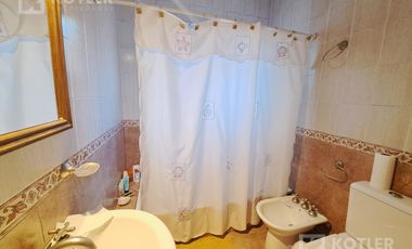 Chalet de 5 ambientes sobre lote de 12x25