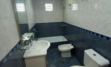 PH AL FRENTE. COCHERA- PATIO - BUEN ESTADO