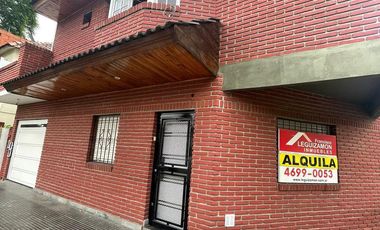 PH AL FRENTE. COCHERA- PATIO - BUEN ESTADO