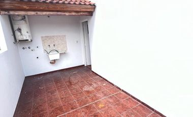 PH AL FRENTE. COCHERA- PATIO - BUEN ESTADO