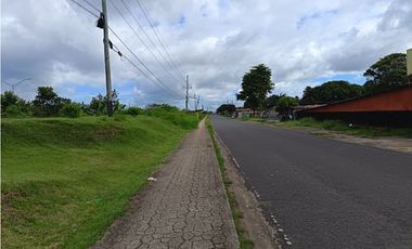 Terreno en venta o alquiler con galera en La Chorrera (DR)