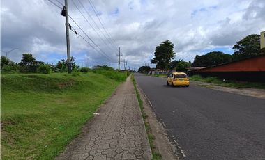 Terreno en venta o alquiler con galera en La Chorrera (DR)