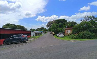 Terreno en venta o alquiler con galera en La Chorrera (DR)