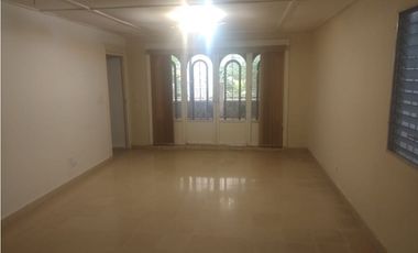 Alquilo casa en Villa de la Fuente, tres recámaras