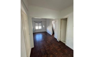 DEPARTAMENTO DE 2 AMBIENTES A LA CALLE CON VISTA A MAR