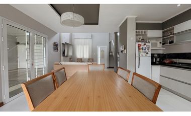 VENTA HERMOSA CASA 4 DORMITORIOS APTA CRÉDITO HIPOTECARIO