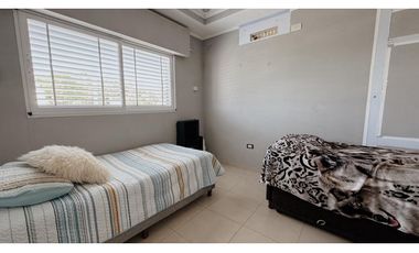 VENTA HERMOSA CASA 4 DORMITORIOS APTA CRÉDITO HIPOTECARIO