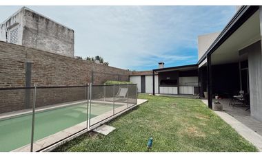 VENTA HERMOSA CASA 4 DORMITORIOS APTA CRÉDITO HIPOTECARIO