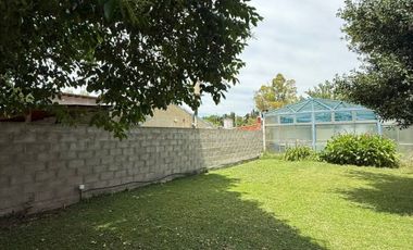 Complejo en Villa Elisa formado por casa, dos S.U.M, pileta climatizada, taller