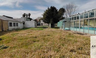 Complejo en Villa Elisa formado por casa, dos S.U.M, pileta climatizada, taller