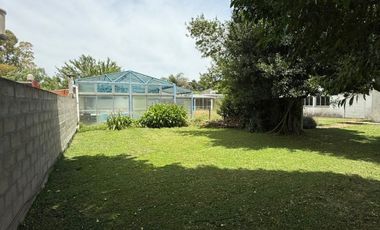 Complejo en Villa Elisa formado por casa, dos S.U.M, pileta climatizada, taller