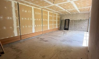 Complejo en Villa Elisa formado por casa, dos S.U.M, pileta climatizada, taller