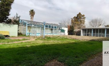 Complejo en Villa Elisa formado por casa, dos S.U.M, pileta climatizada, taller