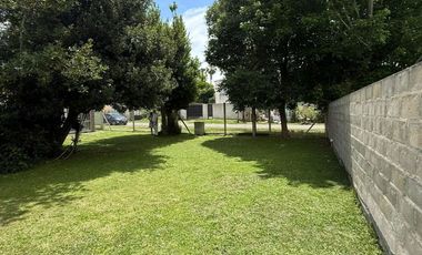 Complejo en Villa Elisa formado por casa, dos S.U.M, pileta climatizada, taller