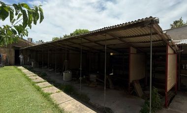 Complejo en Villa Elisa formado por casa, dos S.U.M, pileta climatizada, taller