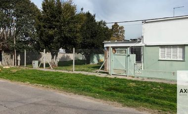 Complejo en Villa Elisa formado por casa, dos S.U.M, pileta climatizada, taller