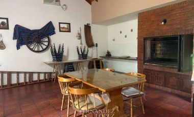 Chalet en venta en Bernal Centro