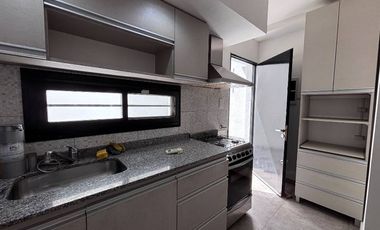 Casa PH en alquiler en Lanus Oeste