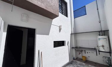 Casa PH en alquiler en Lanus Oeste