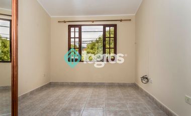 CASA EN ALQUILER CON COCHERA - TRES CERRITOS