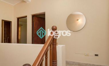 CASA EN ALQUILER CON COCHERA - TRES CERRITOS