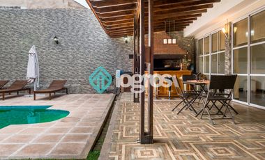 CASA EN ALQUILER CON COCHERA - TRES CERRITOS