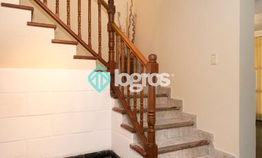 CASA EN ALQUILER CON COCHERA - TRES CERRITOS