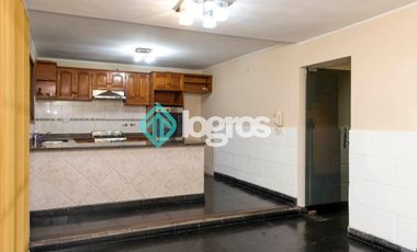 CASA EN ALQUILER CON COCHERA - TRES CERRITOS