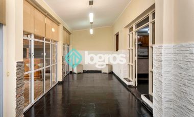 CASA EN ALQUILER CON COCHERA - TRES CERRITOS