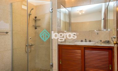 CASA EN ALQUILER CON COCHERA - TRES CERRITOS