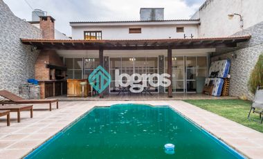 CASA EN ALQUILER CON COCHERA - TRES CERRITOS