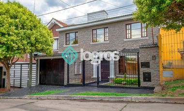 CASA EN ALQUILER CON COCHERA - TRES CERRITOS