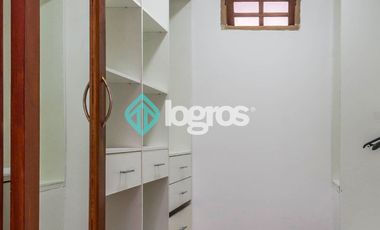 CASA EN ALQUILER CON COCHERA - TRES CERRITOS