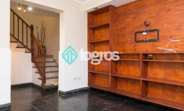 CASA EN ALQUILER CON COCHERA - TRES CERRITOS