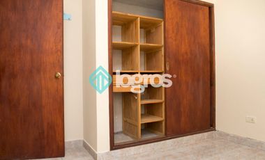 CASA EN ALQUILER CON COCHERA - TRES CERRITOS