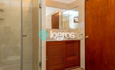 CASA EN ALQUILER CON COCHERA - TRES CERRITOS