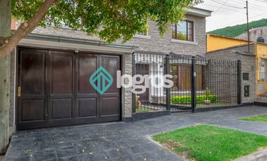 CASA EN ALQUILER CON COCHERA - TRES CERRITOS