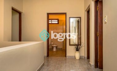 CASA EN ALQUILER CON COCHERA - TRES CERRITOS