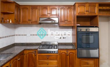 CASA EN ALQUILER CON COCHERA - TRES CERRITOS