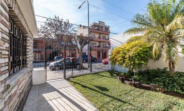 Casa con Jardin y cochera en Villa Lugano
