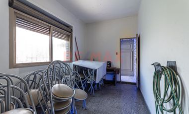 Casa con Jardin y cochera en Villa Lugano