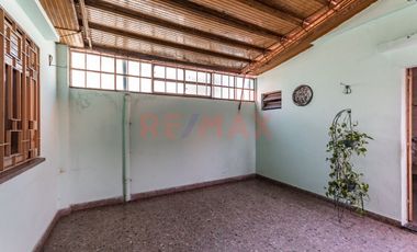 Casa con Jardin y cochera en Villa Lugano