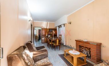 Casa con Jardin y cochera en Villa Lugano