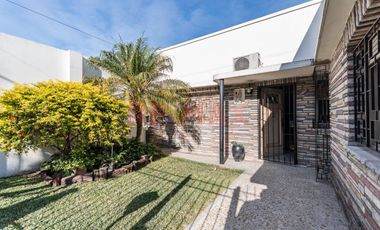 Casa con Jardin y cochera en Villa Lugano