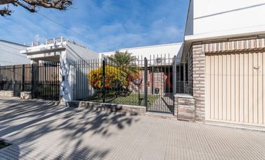 Casa con Jardin y cochera en Villa Lugano