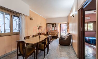 Casa con Jardin y cochera en Villa Lugano