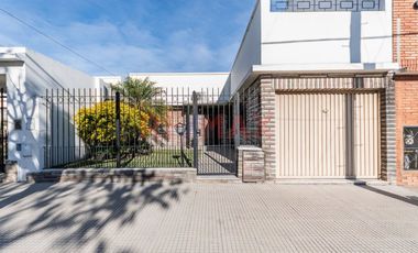 Casa con Jardin y cochera en Villa Lugano